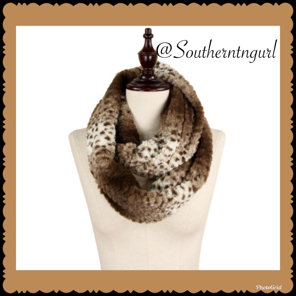 💠Faux Fur  Leopard Infinity Scarf. 💠